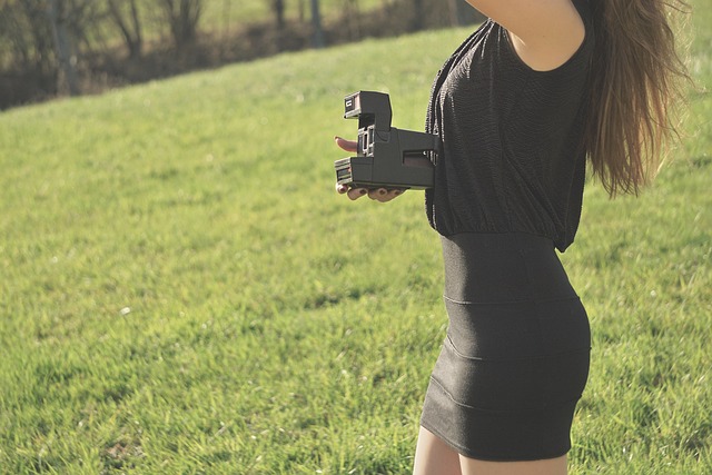 ¿Cómo se llama la cámara que saca fotos instantánea?